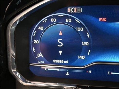 Used 2024 Chevrolet Silverado 2500 ZR2 w/ Technology Package image 28