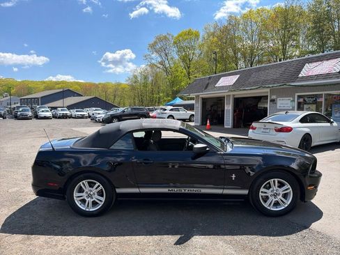 Used 2014 Ford Mustang Convertible RWD image 4