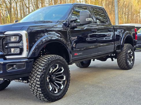 Used 2025 Ford F250 XLT w/ Black Appearance Package image 3