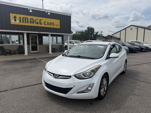 Used 2015 Hyundai Elantra SE w/ Option Group 02 FWD image 2
