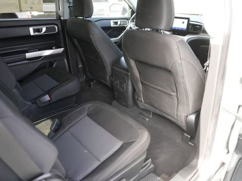 Used 2024 Ford Explorer XLT image 16