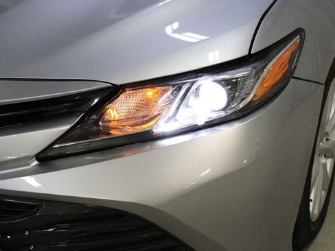 Used 2018 Toyota Camry LE image 31