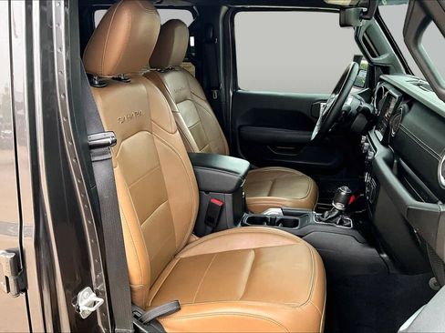 Used 2022 Jeep Wrangler Unlimited Sahara w/ Cold Weather Group AWD/4WD image 10