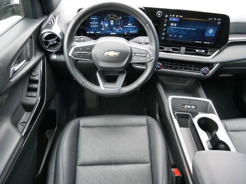 Used 2025 Chevrolet Equinox LT w/ Convenience Package II AWD/4WD image 9