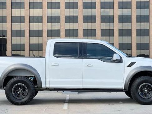 Used 2018 Ford F150 Raptor w/ Equipment Group 802A Luxury image 6