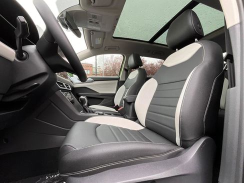 New 2026 Volkswagen Taos SEL image 11