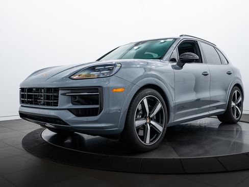 New 2025 Porsche Cayenne GTS image 1