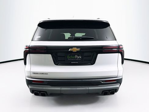 Used 2025 Chevrolet Traverse LT FWD image 7
