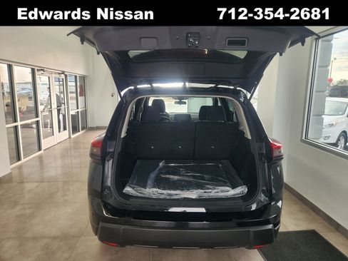 Used 2025 Nissan Rogue S image 11