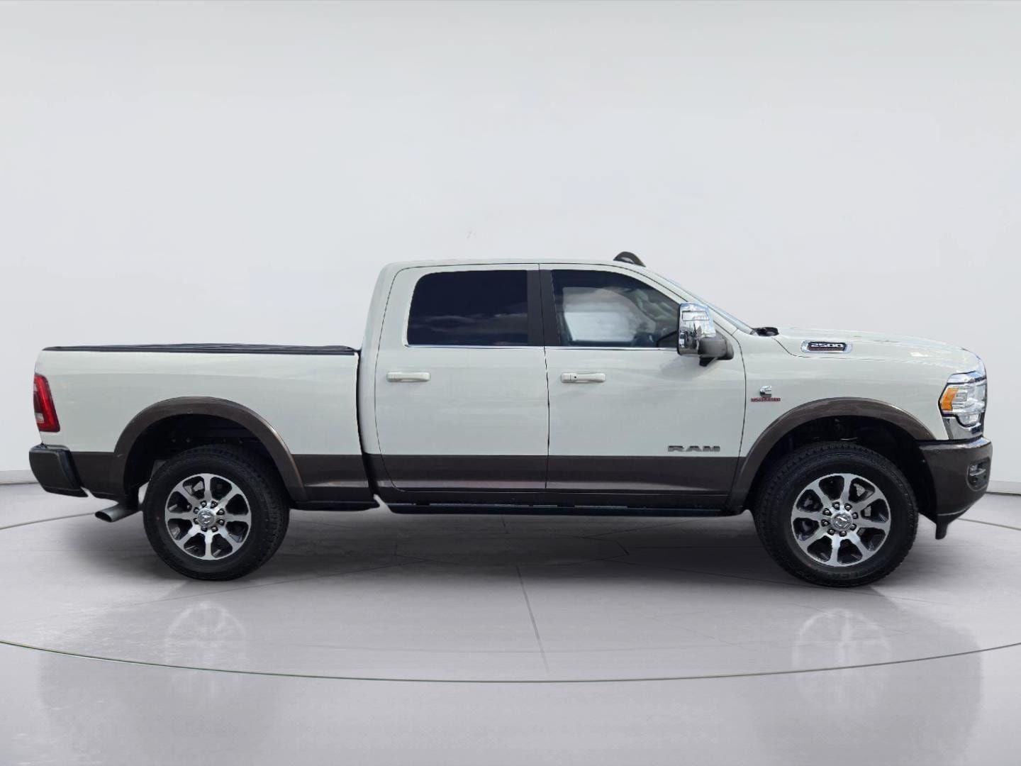 Used 2024 RAM 2500 Limited w/ Safety Group AWD/4WD image 4