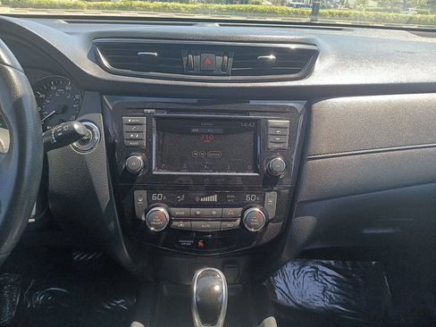 Used 2020 Nissan Rogue SV FWD image 19
