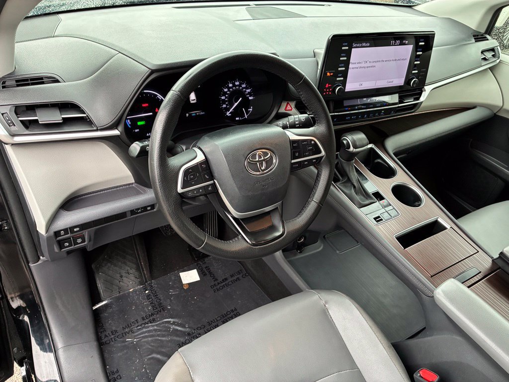 Used 2023 Toyota Sienna XLE FWD image 10