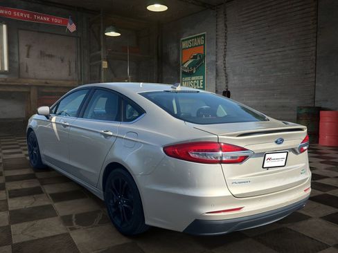 Certified 2019 Ford Fusion SE w/ Equipment Group 151A image 4