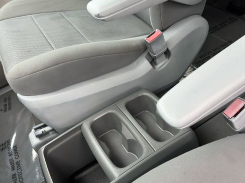 Used 2009 Chrysler Town & Country Touring image 19