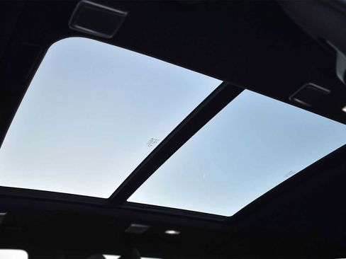 Used 2024 Cadillac Escalade ESV V image 16