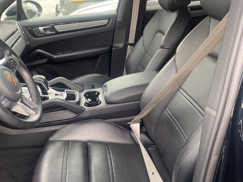 Used 2023 Porsche Cayenne AWD/4WD image 6