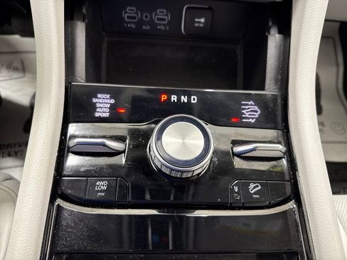 Used 2022 Jeep Grand Cherokee Overland w/ Luxury Tech Group IV image 35