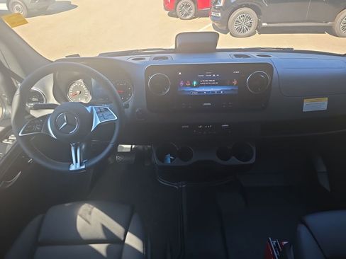 New 2025 Mercedes-Benz Sprinter 2500 image 12