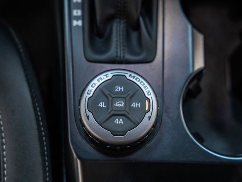 Used 2025 Ford Bronco Badlands image 29