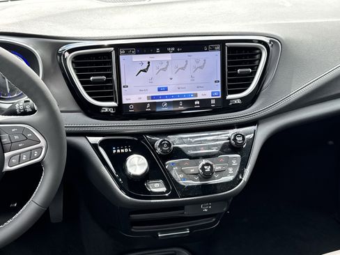 New 2026 Chrysler Pacifica Select image 16