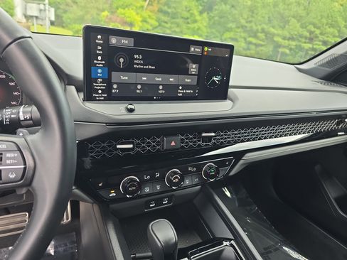 Used 2024 Honda Accord Sport image 19