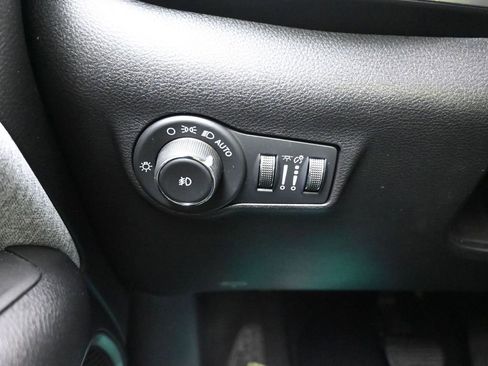 Used 2022 Jeep Compass Latitude w/ Sun and Sound Group image 18