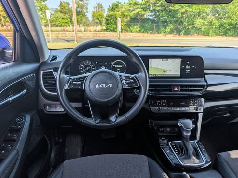 Used 2024 Kia Seltos S AWD/4WD image 30