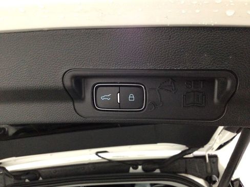 Used 2023 Ford Explorer XLT w/ Equipment Group 202A AWD/4WD image 29