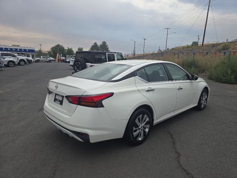 Used 2024 Nissan Altima 2.5 S FWD image 6
