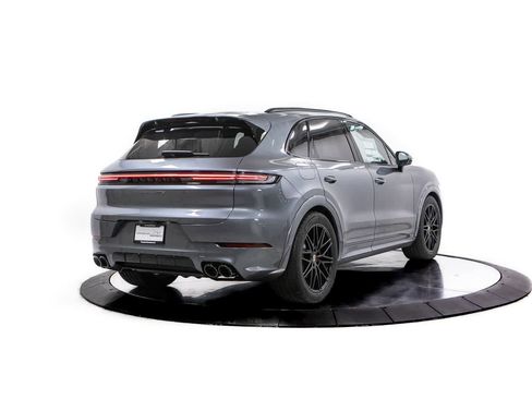 New 2026 Porsche Cayenne GTS image 7