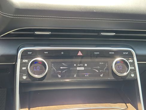 Used 2024 Genesis GV80 2.5T AWD/4WD image 28