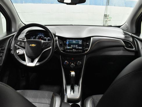 Used 2019 Chevrolet Trax LT w/ LT Convenience Package AWD/4WD image 5