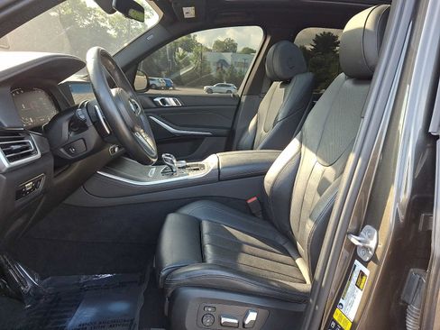 Used 2022 BMW X5 xDrive40i w/ M Sport Package AWD/4WD image 13