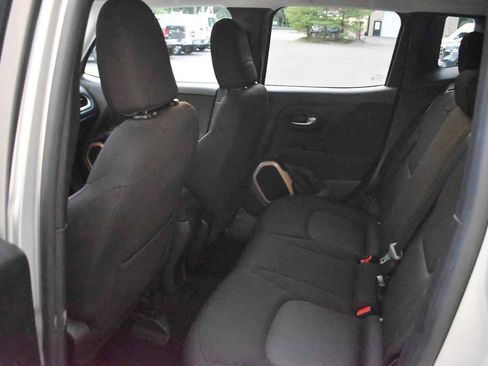 Used 2016 Jeep Renegade Latitude AWD/4WD image 10