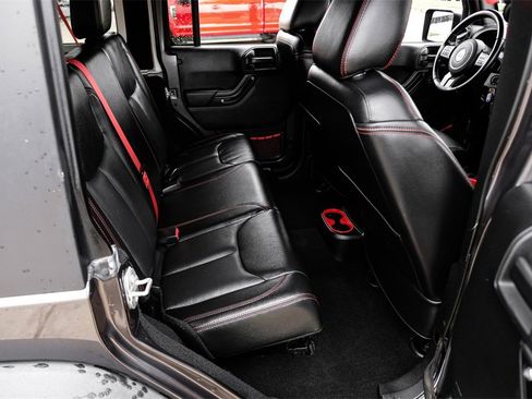 Used 2017 Jeep Wrangler Unlimited Rubicon image 37