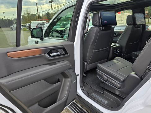 New 2026 GMC Yukon Denali w/ Denali Reserve Package AWD/4WD image 13