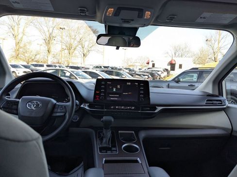 Used 2024 Toyota Sienna LE image 24