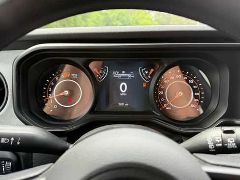 Used 2025 Jeep Wrangler Sport AWD/4WD image 15