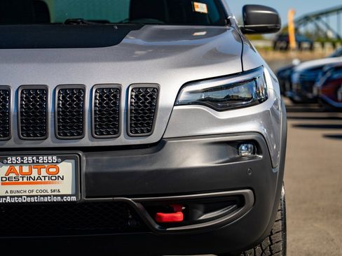 Used 2019 Jeep Cherokee Trailhawk image 6