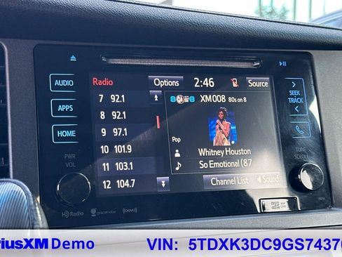 Used 2016 Toyota Sienna SE image 30