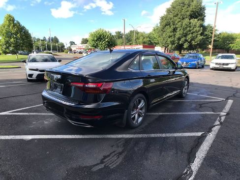 Used 2019 Volkswagen Jetta R-Line w/ R-Line Cold Weather Package FWD image 13