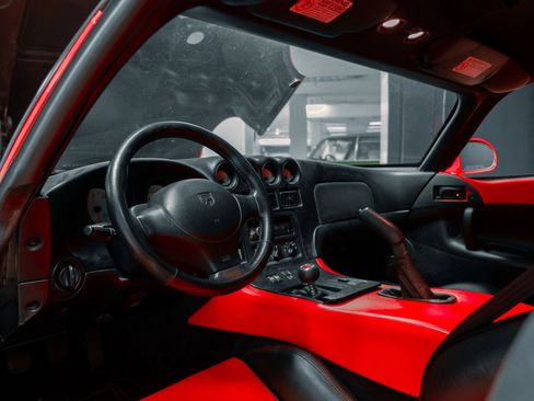 Used 1997 Dodge Viper GTS image 2