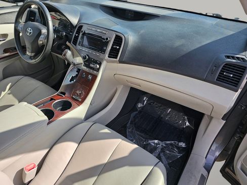Used 2010 Toyota Venza Limited image 24