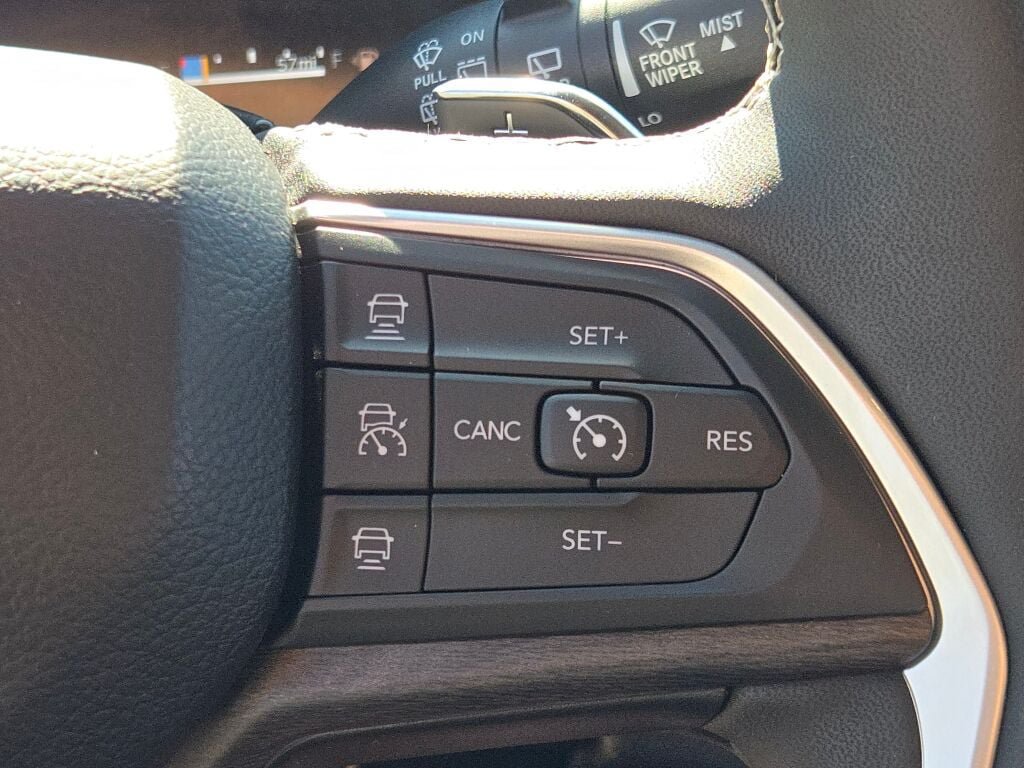 Certified 2025 Jeep Grand Cherokee L Limited w/ Black Appearance Package AWD/4WD image 37