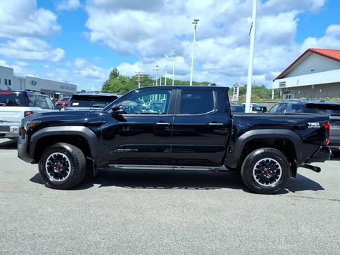 Used 2024 Toyota Tacoma TRD Off-Road w/ TRD Off Road Premium Package AWD/4WD image 2