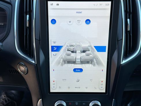 Used 2024 Ford Edge Titanium image 34