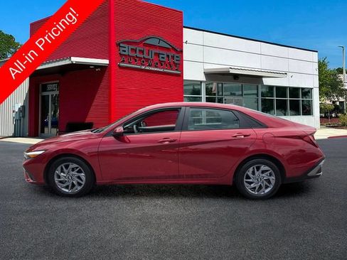 Used 2024 Hyundai Elantra SEL FWD image 2