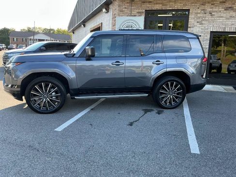 Used 2024 Lexus GX 550 w/ Cold Area Package AWD/4WD image 2