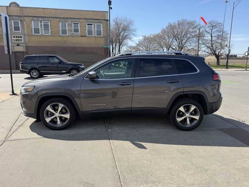 Used 2019 Jeep Cherokee Limited image 8