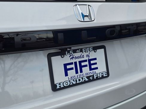 Certified 2025 Honda Pilot Sport image 11